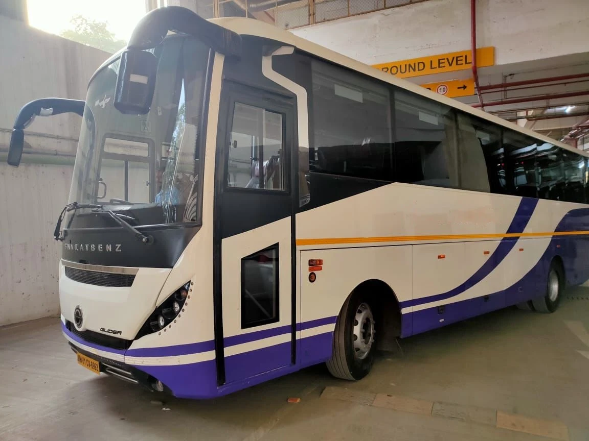 Why One Comfortable Mini Bus Is Better Than Managing Multiple Cars for Group Travel