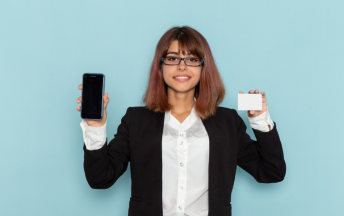 Your Employee Badge Is Dying: Why Mobile Credentials Are Becoming the New Workplace Identity in Oman